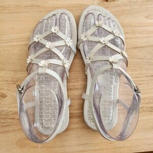 BCBG Girls Sandals Youth 4  Strappy Flat Thong Pearl White Iridescent Flowers